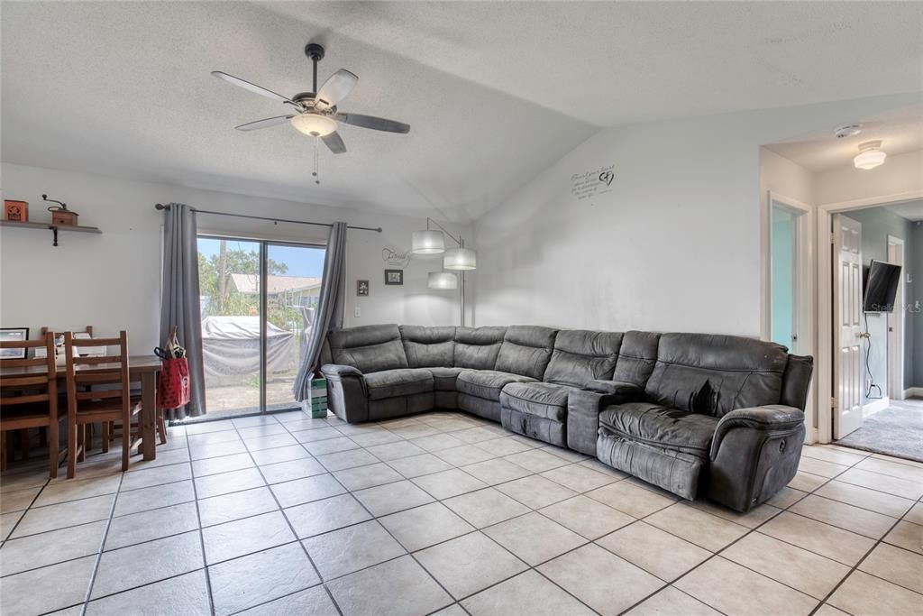 For Sale: $275,000 (3 beds, 2 baths, 1263 Square Feet)