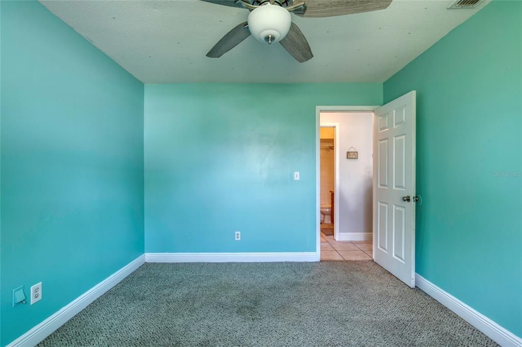 For Sale: $275,000 (3 beds, 2 baths, 1263 Square Feet)