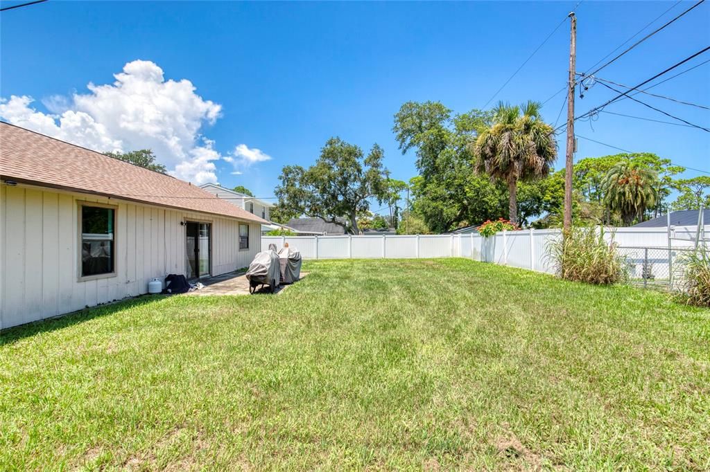 For Sale: $275,000 (3 beds, 2 baths, 1263 Square Feet)