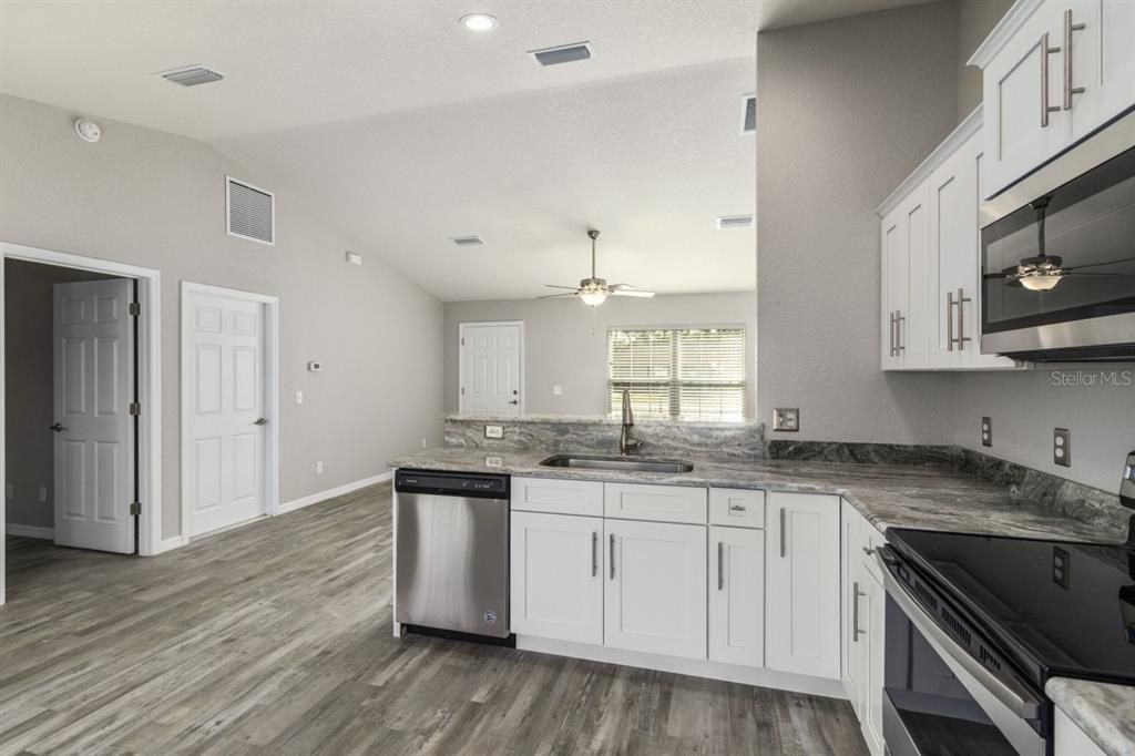 For Sale: $245,000 (3 beds, 2 baths, 1083 Square Feet)