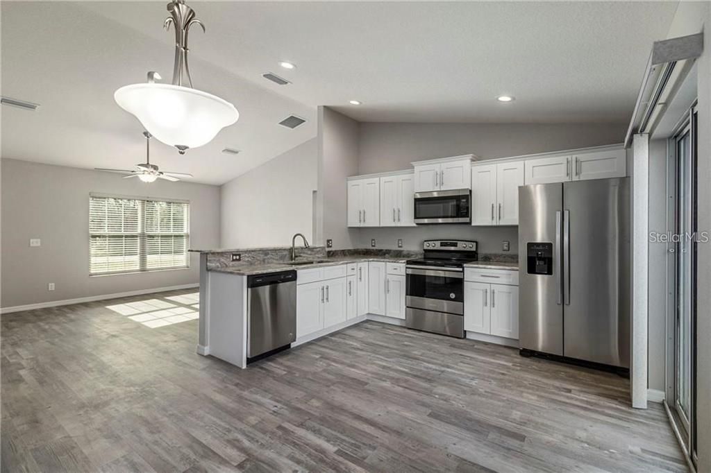 For Sale: $245,000 (3 beds, 2 baths, 1083 Square Feet)