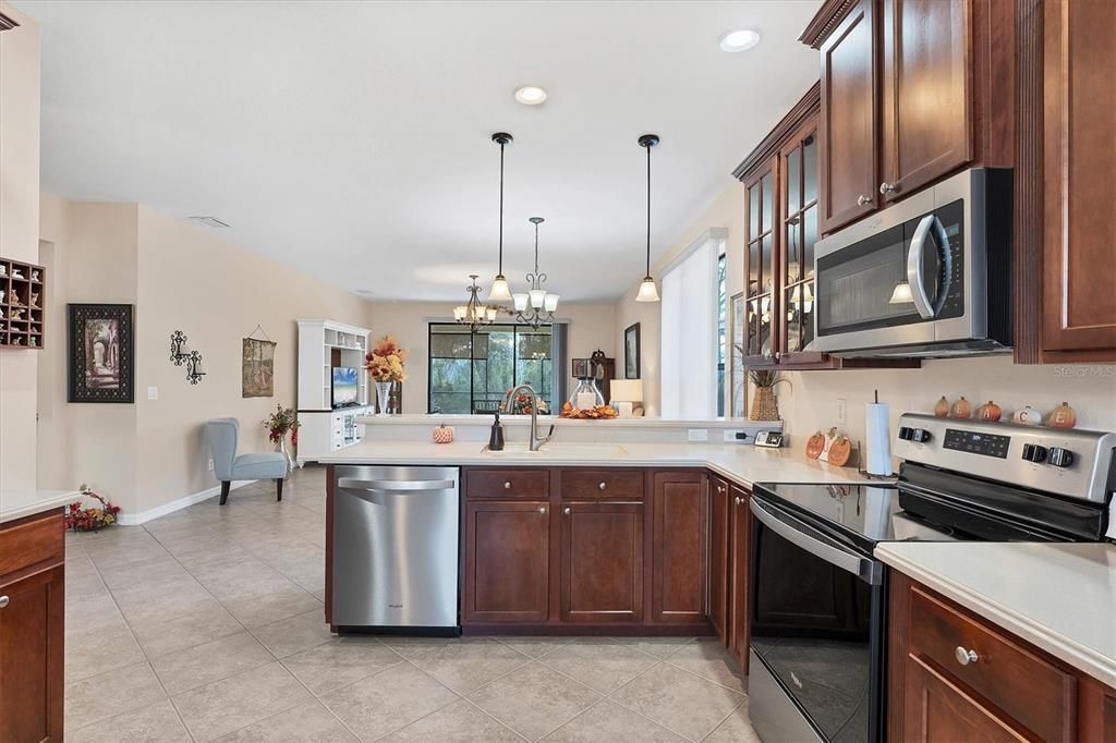 For Sale: $325,000 (2 beds, 2 baths, 1710 Square Feet)