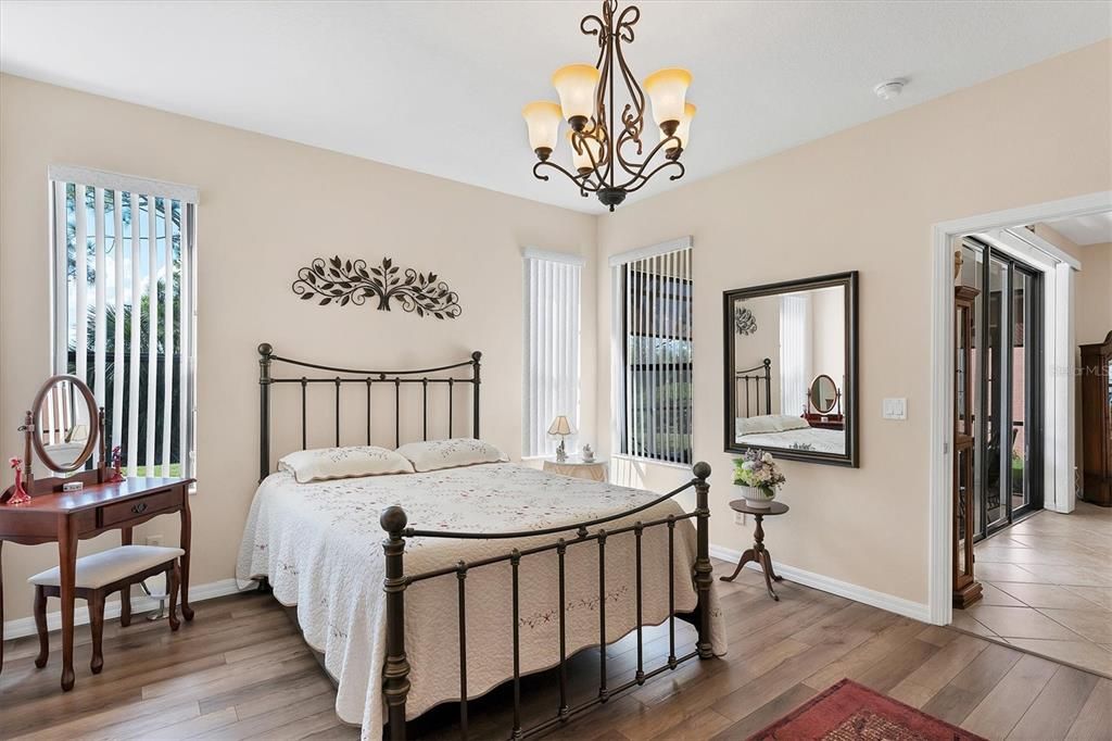 For Sale: $325,000 (2 beds, 2 baths, 1710 Square Feet)