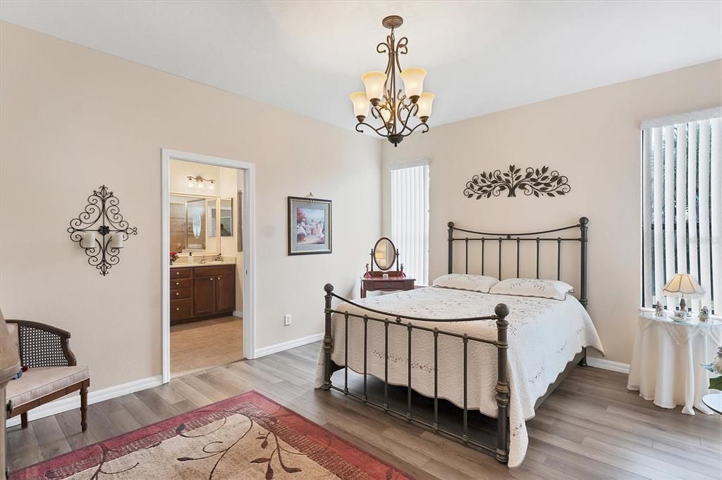 For Sale: $325,000 (2 beds, 2 baths, 1710 Square Feet)