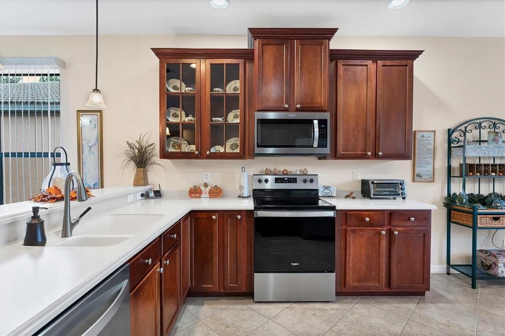 For Sale: $325,000 (2 beds, 2 baths, 1710 Square Feet)