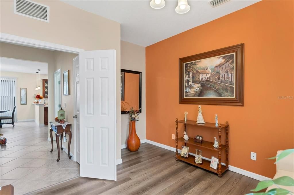 For Sale: $325,000 (2 beds, 2 baths, 1710 Square Feet)