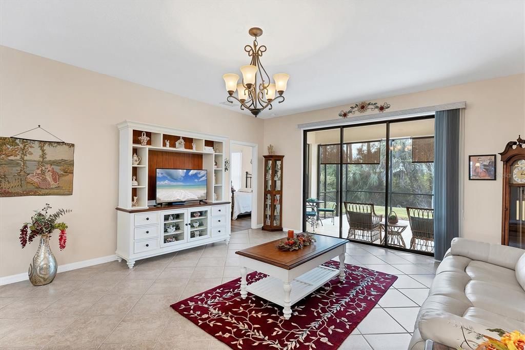 For Sale: $325,000 (2 beds, 2 baths, 1710 Square Feet)