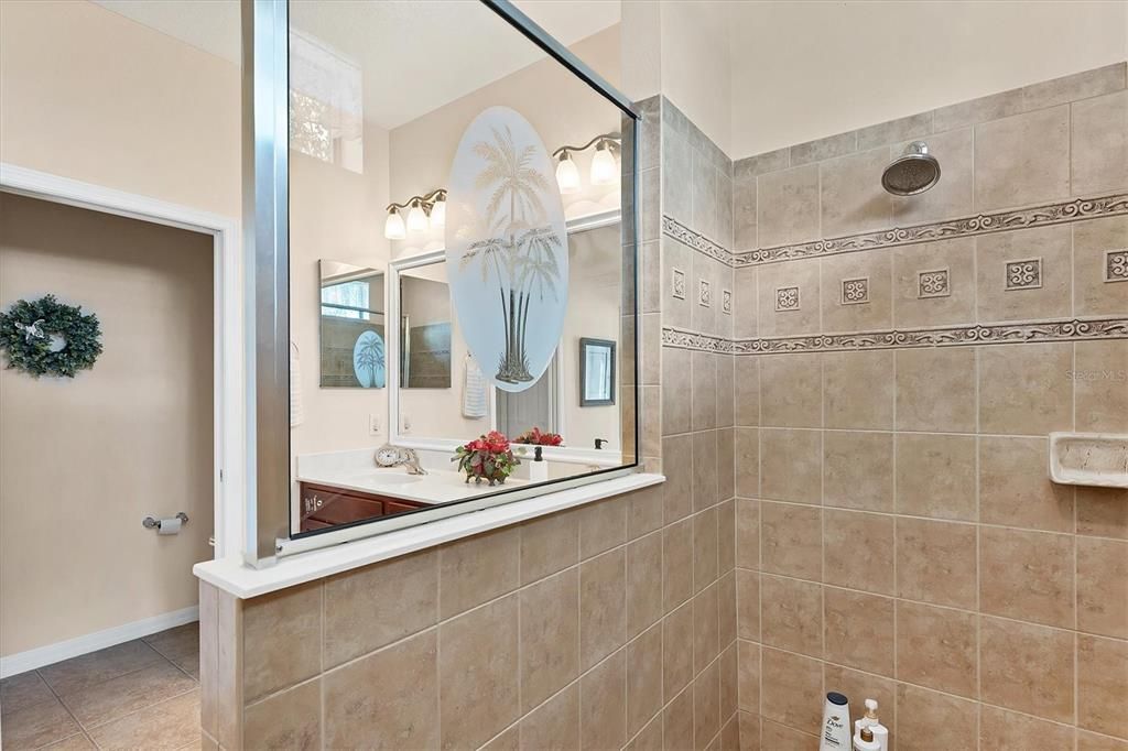 For Sale: $325,000 (2 beds, 2 baths, 1710 Square Feet)