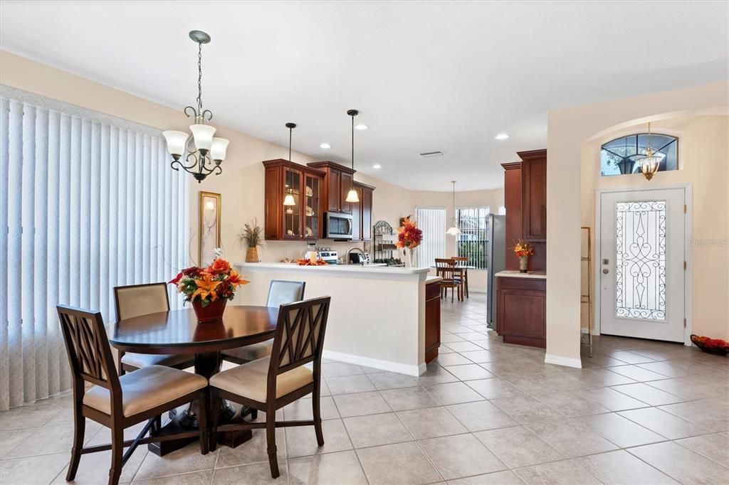 For Sale: $325,000 (2 beds, 2 baths, 1710 Square Feet)