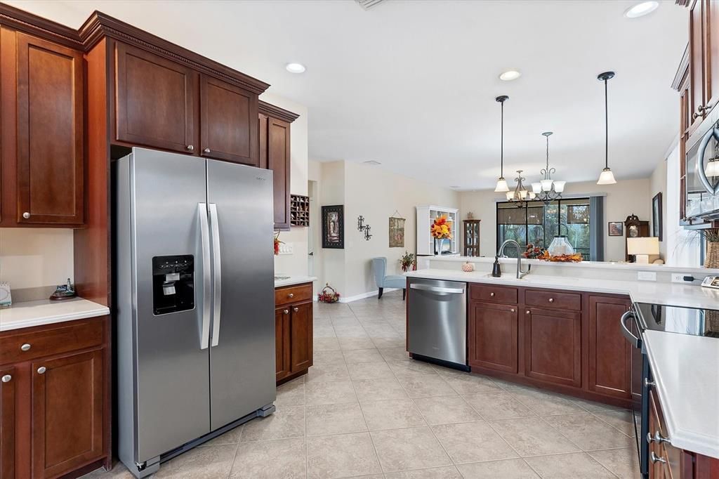 For Sale: $325,000 (2 beds, 2 baths, 1710 Square Feet)