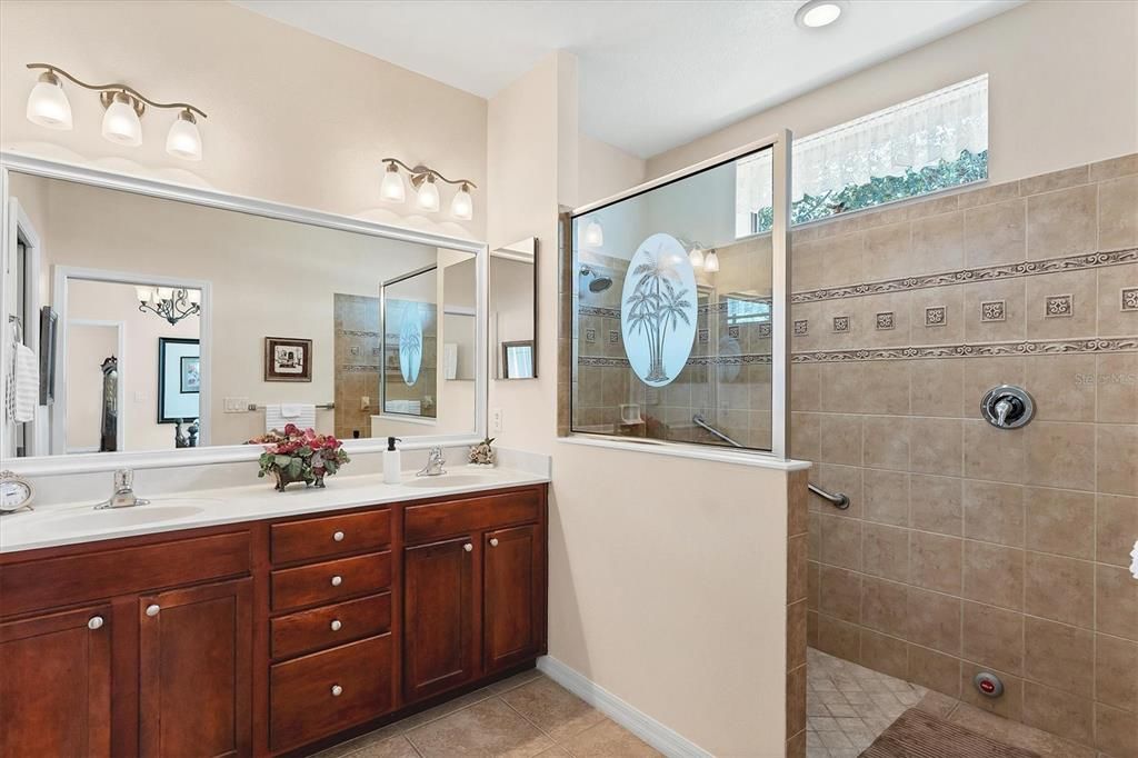 For Sale: $325,000 (2 beds, 2 baths, 1710 Square Feet)