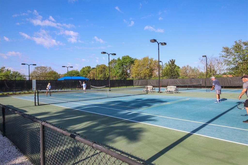 For Sale: $325,000 (2 beds, 2 baths, 1710 Square Feet)