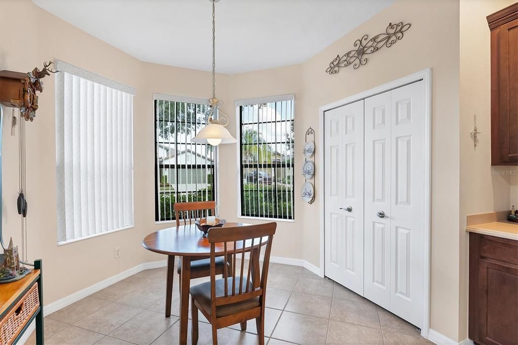 For Sale: $325,000 (2 beds, 2 baths, 1710 Square Feet)