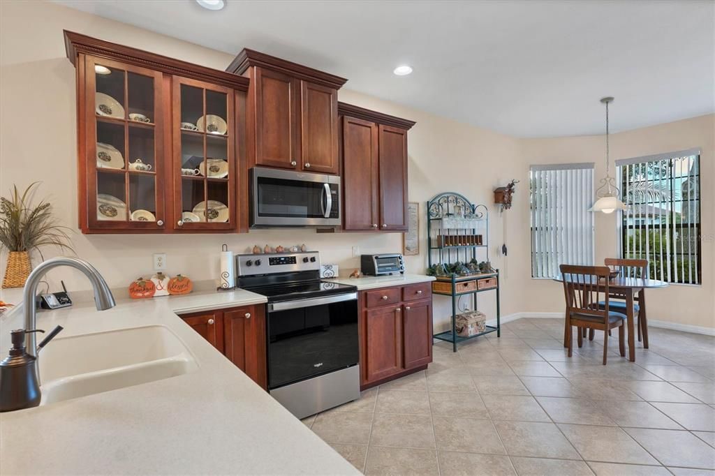 For Sale: $325,000 (2 beds, 2 baths, 1710 Square Feet)