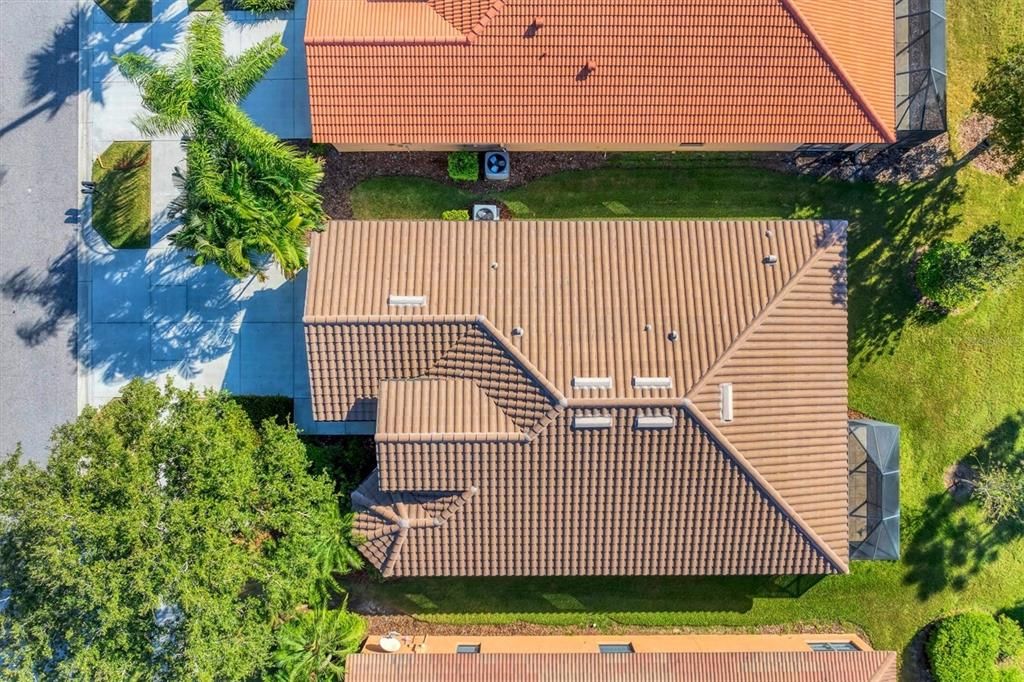 For Sale: $325,000 (2 beds, 2 baths, 1710 Square Feet)