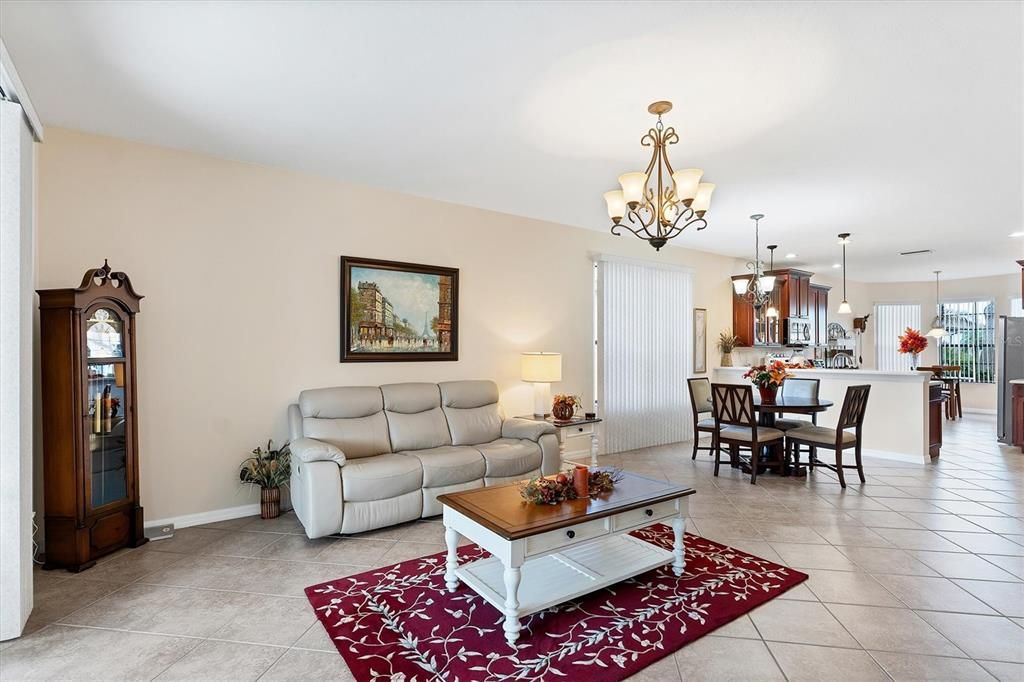 For Sale: $325,000 (2 beds, 2 baths, 1710 Square Feet)