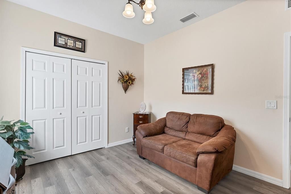 For Sale: $325,000 (2 beds, 2 baths, 1710 Square Feet)