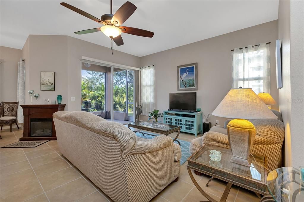 合同活跃: $260,000 (2 贝兹, 2 浴室, 1509 平方英尺)