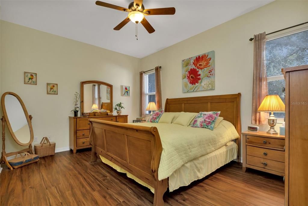 合同活跃: $260,000 (2 贝兹, 2 浴室, 1509 平方英尺)