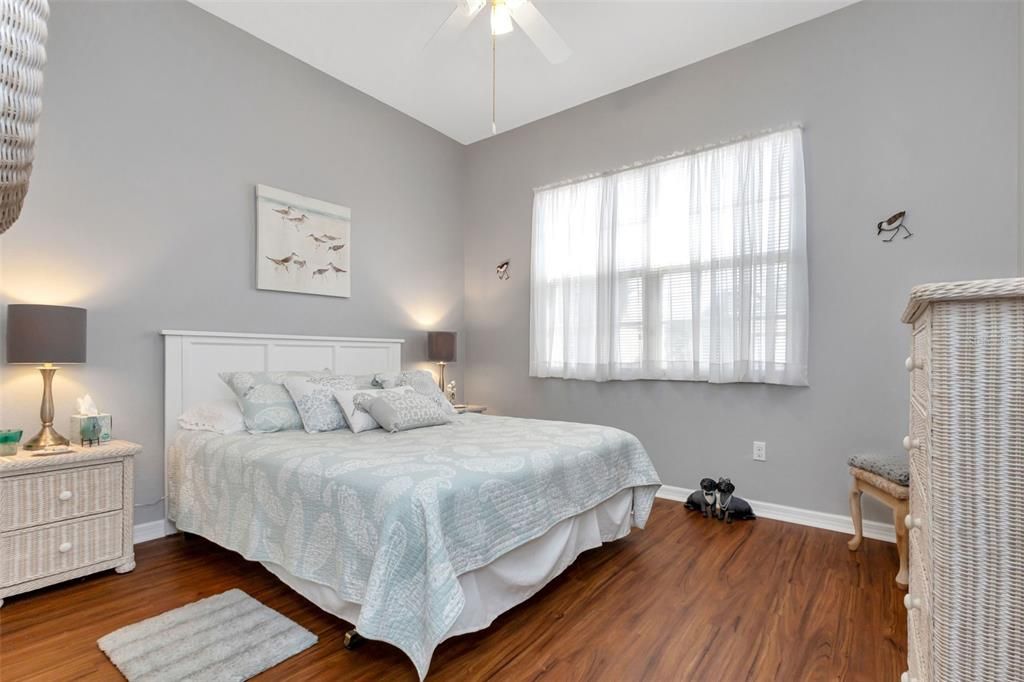 合同活跃: $260,000 (2 贝兹, 2 浴室, 1509 平方英尺)