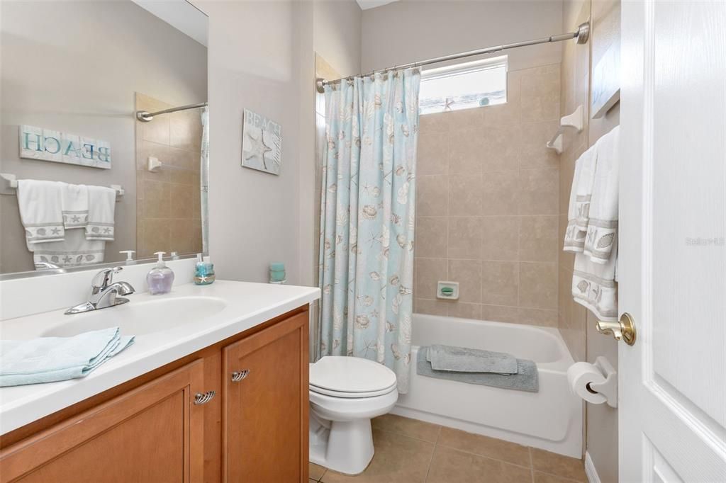 合同活跃: $260,000 (2 贝兹, 2 浴室, 1509 平方英尺)