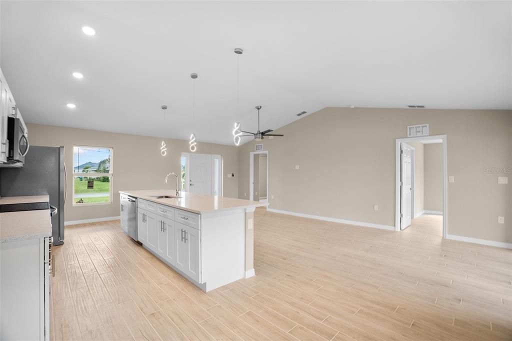 В аренду: $2,295 (4 спален, 3 ванн, 1683 Квадратных фут)