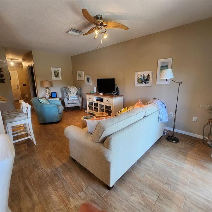 待售: $249,900 (3 贝兹, 2 浴室, 1343 平方英尺)