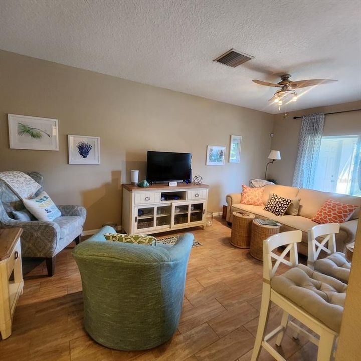 待售: $249,900 (3 贝兹, 2 浴室, 1343 平方英尺)