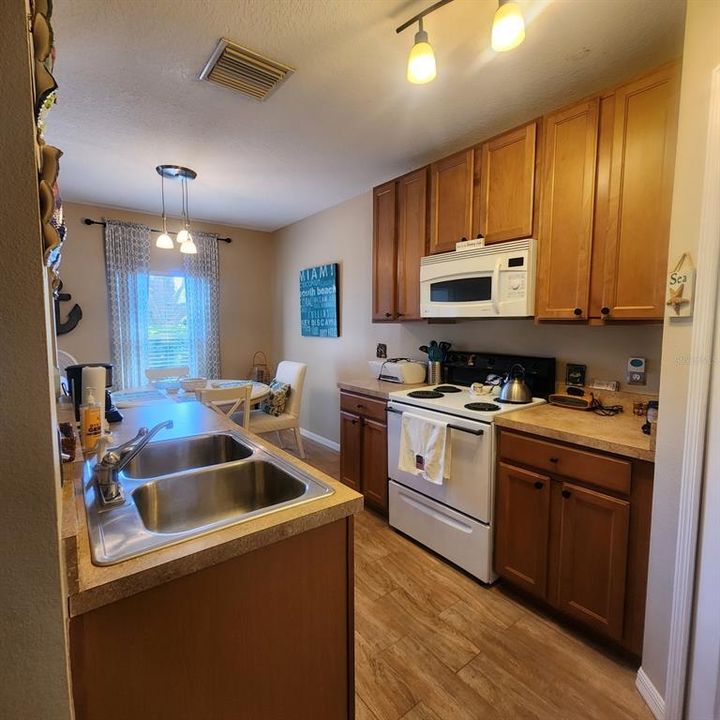 待售: $249,900 (3 贝兹, 2 浴室, 1343 平方英尺)