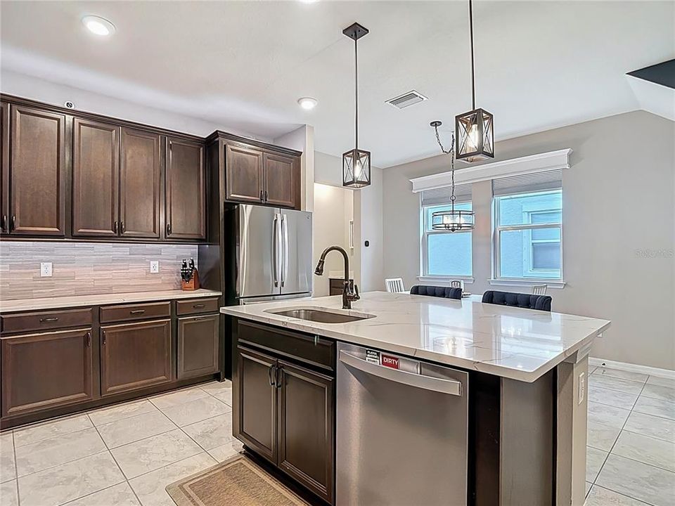 Active With Contract: $380,000 (3 beds, 2 baths, 1920 Square Feet)
