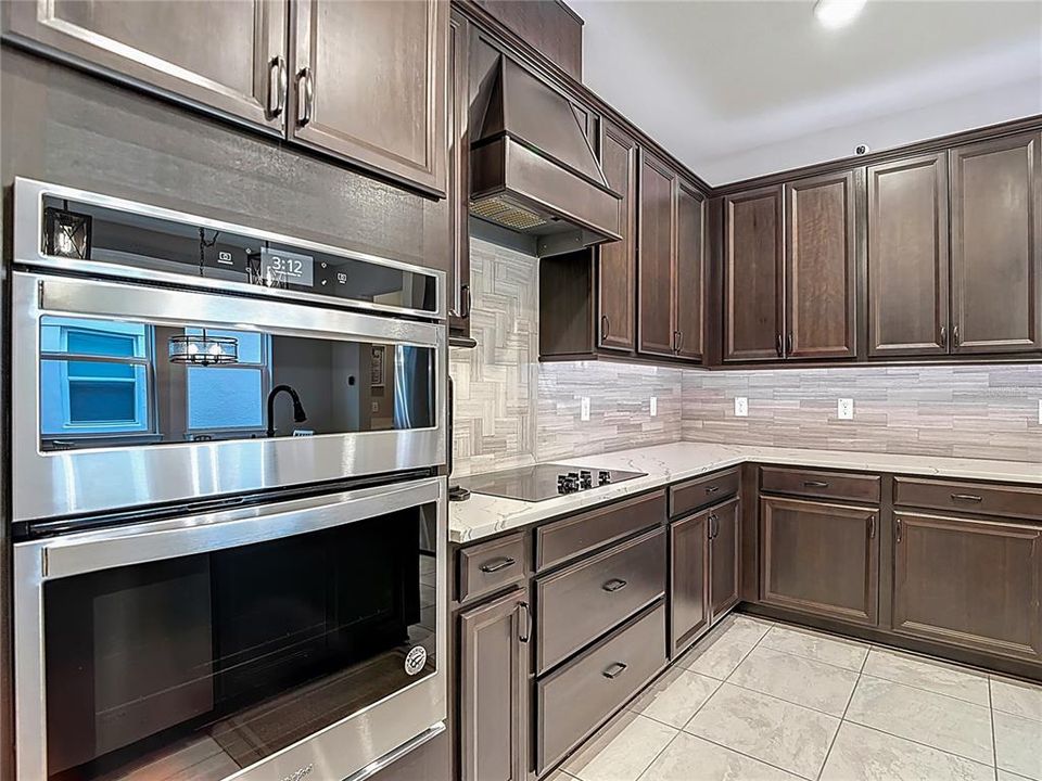 Active With Contract: $380,000 (3 beds, 2 baths, 1920 Square Feet)