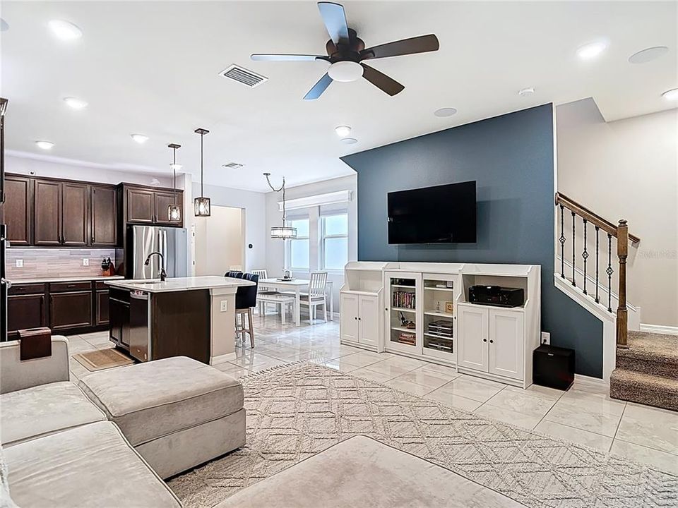 Active With Contract: $380,000 (3 beds, 2 baths, 1920 Square Feet)