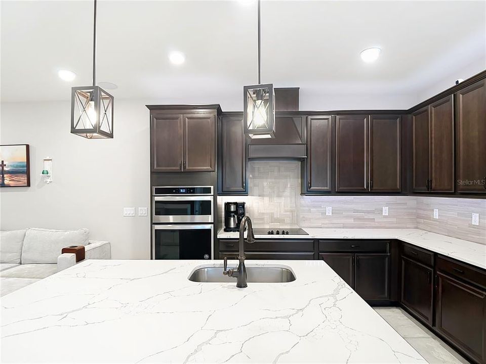 Active With Contract: $380,000 (3 beds, 2 baths, 1920 Square Feet)