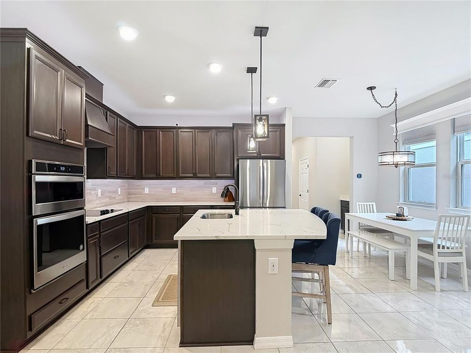 Active With Contract: $380,000 (3 beds, 2 baths, 1920 Square Feet)