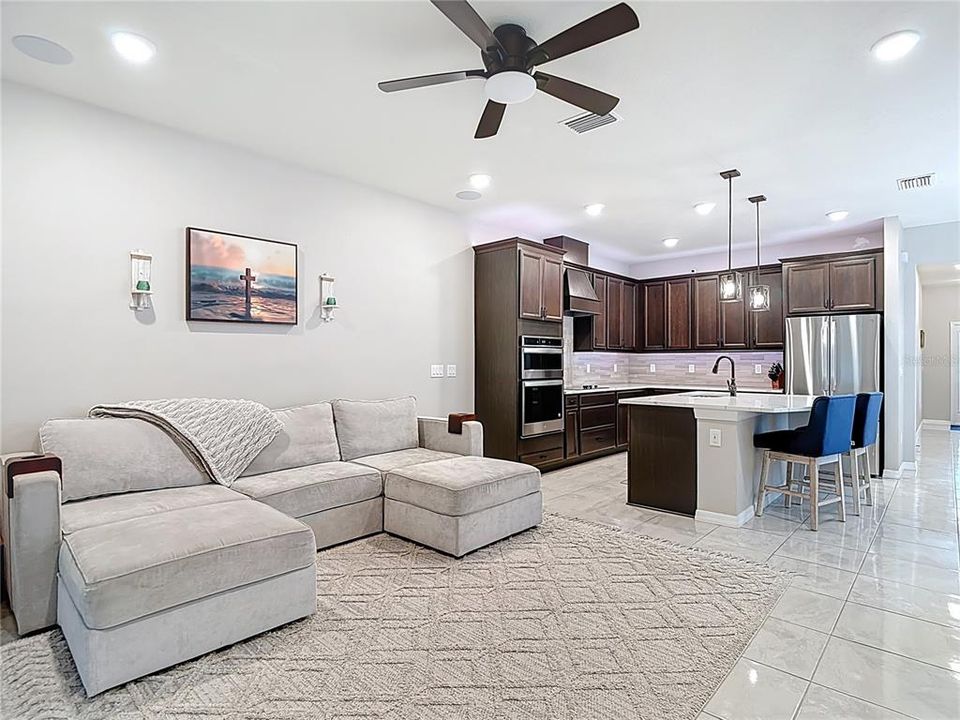 Active With Contract: $380,000 (3 beds, 2 baths, 1920 Square Feet)