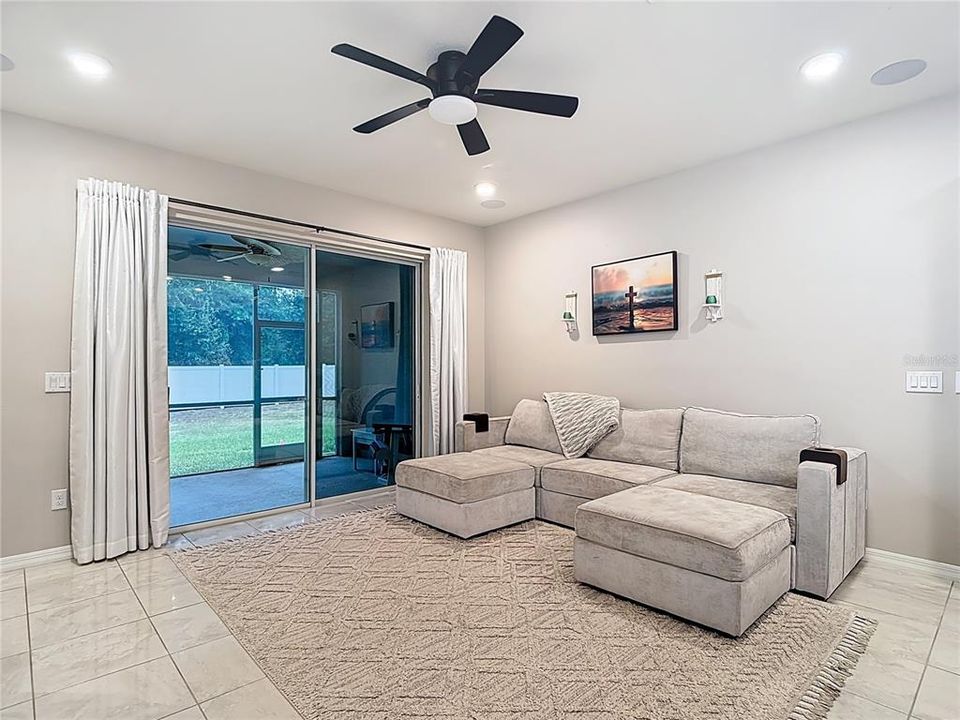 Active With Contract: $380,000 (3 beds, 2 baths, 1920 Square Feet)