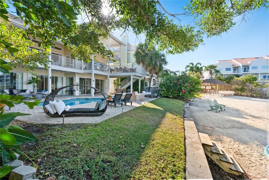 For Sale: $3,100,000 (5 beds, 4 baths, 4096 Square Feet)