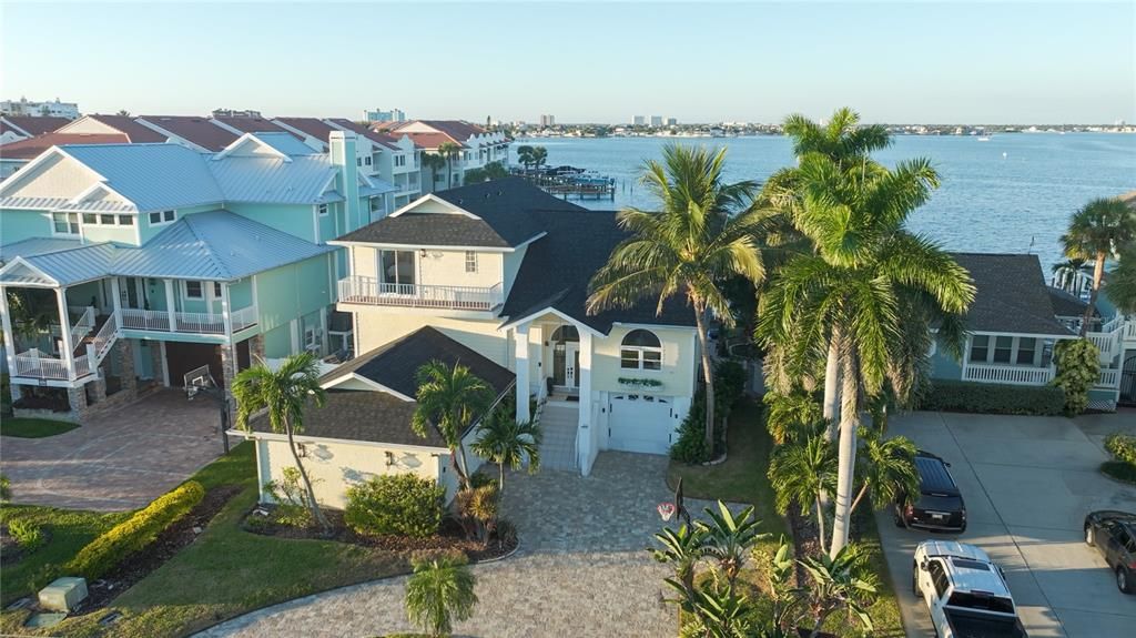 For Sale: $3,100,000 (5 beds, 4 baths, 4096 Square Feet)