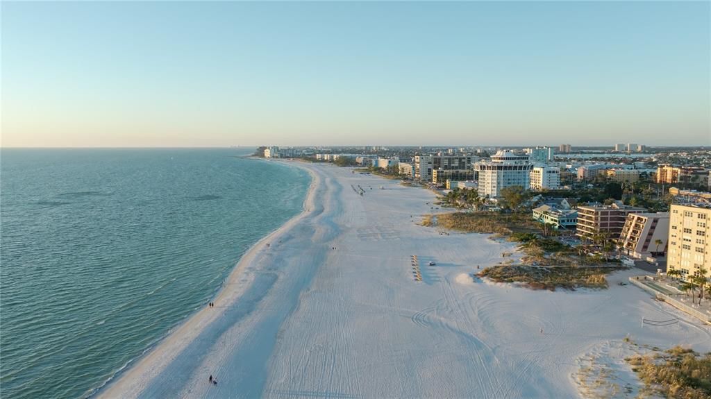 For Sale: $3,100,000 (5 beds, 4 baths, 4096 Square Feet)