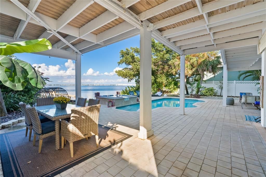 For Sale: $3,100,000 (5 beds, 4 baths, 4096 Square Feet)