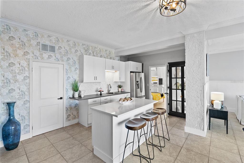 For Sale: $3,100,000 (5 beds, 4 baths, 4096 Square Feet)