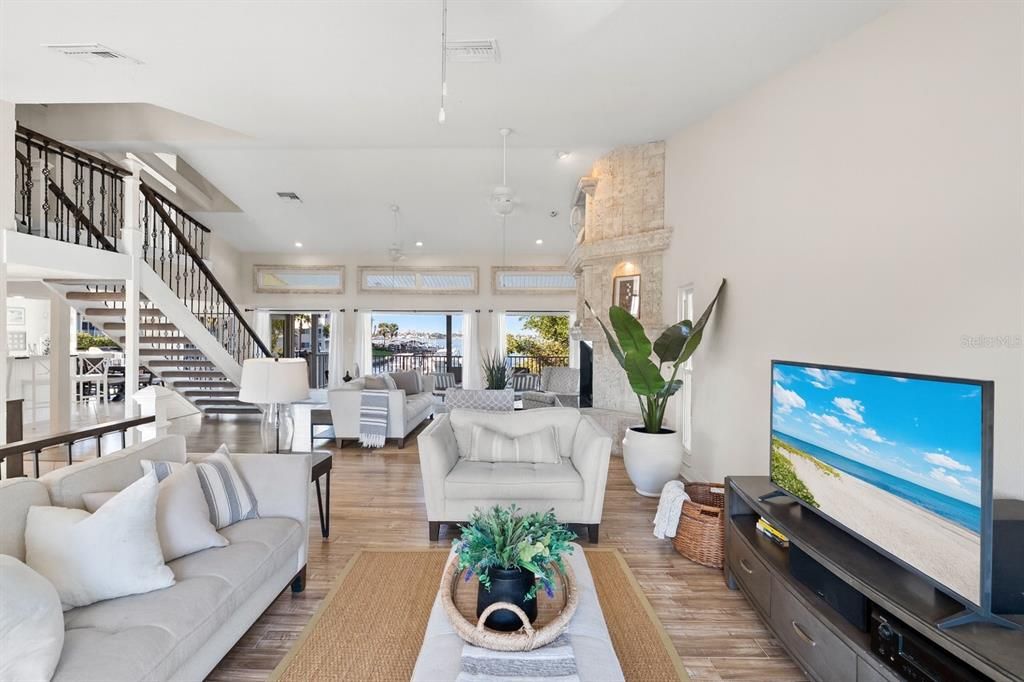 For Sale: $3,100,000 (5 beds, 4 baths, 4096 Square Feet)