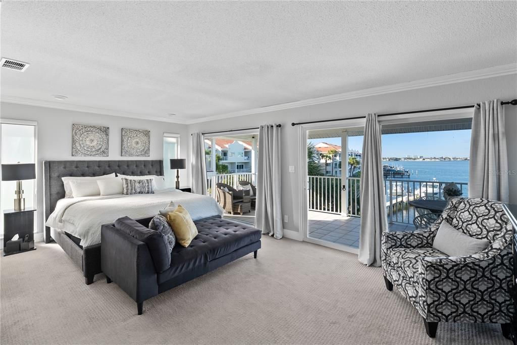 For Sale: $3,100,000 (5 beds, 4 baths, 4096 Square Feet)