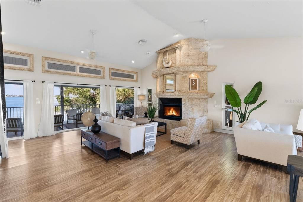 For Sale: $3,100,000 (5 beds, 4 baths, 4096 Square Feet)