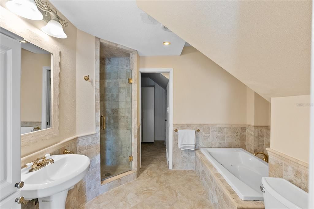 For Sale: $3,100,000 (5 beds, 4 baths, 4096 Square Feet)