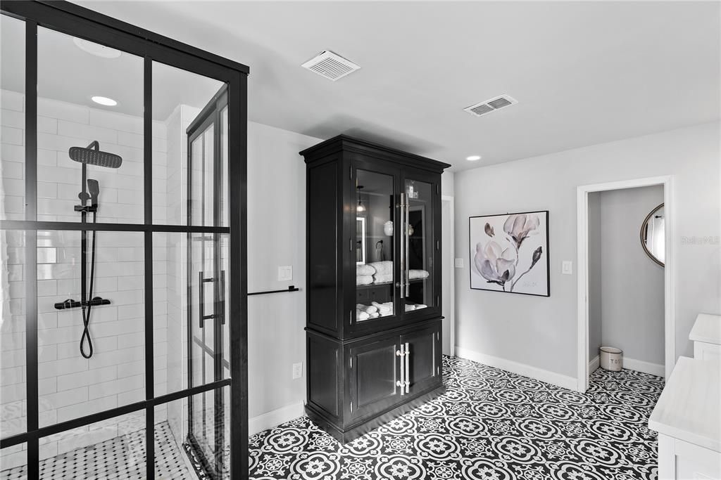 For Sale: $3,100,000 (5 beds, 4 baths, 4096 Square Feet)