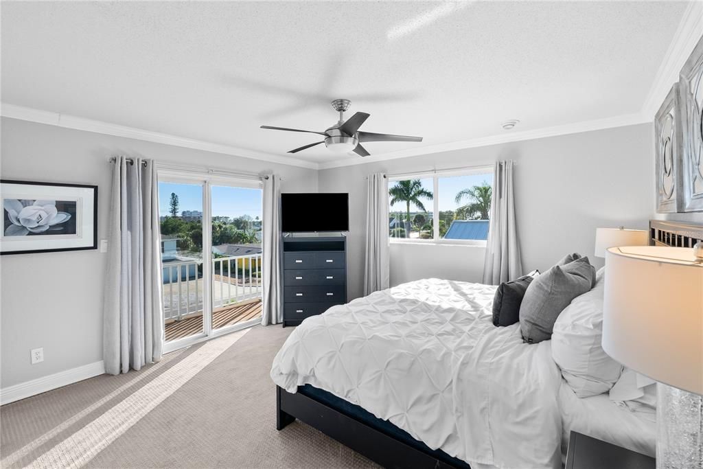 For Sale: $3,100,000 (5 beds, 4 baths, 4096 Square Feet)