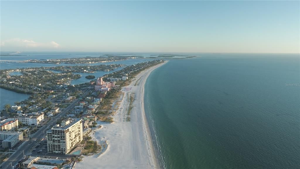 For Sale: $3,100,000 (5 beds, 4 baths, 4096 Square Feet)