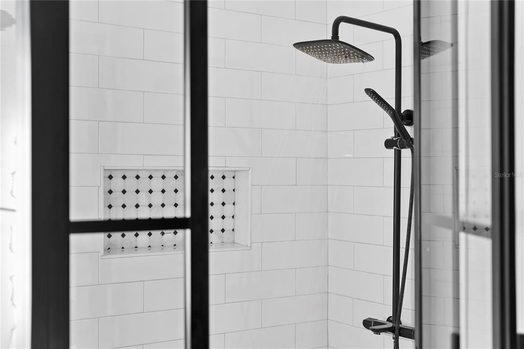 For Sale: $3,100,000 (5 beds, 4 baths, 4096 Square Feet)