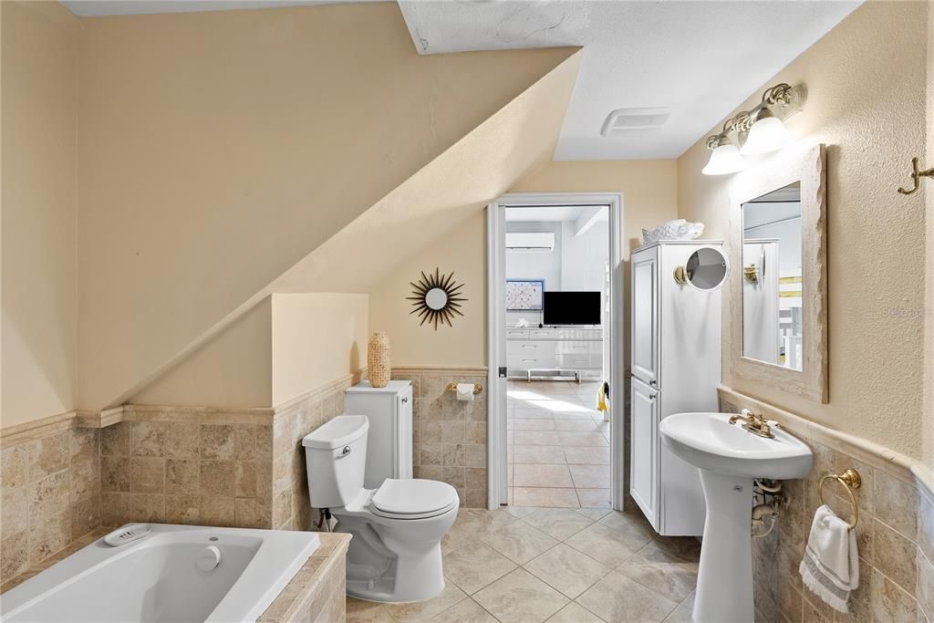 For Sale: $3,100,000 (5 beds, 4 baths, 4096 Square Feet)